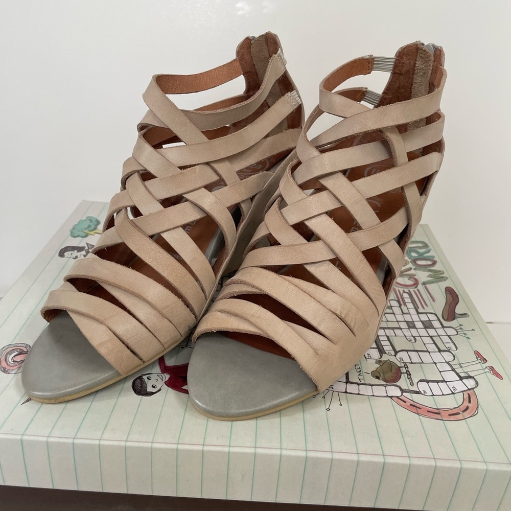 Jeffrey Campbell Sz 7.5 strappy wedge